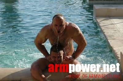 Vendetta in Dubai - preparing # Armwrestling # Armpower.net