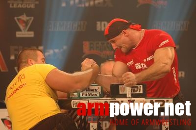 Vendetta in Dubai # Siłowanie na ręce # Armwrestling # Armpower.net