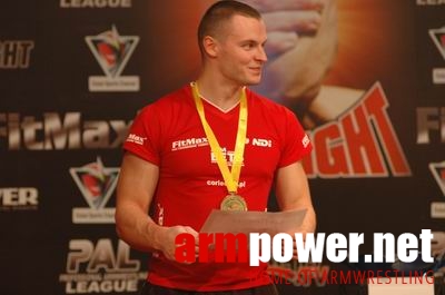 Vendetta in Dubai # Siłowanie na ręce # Armwrestling # Armpower.net