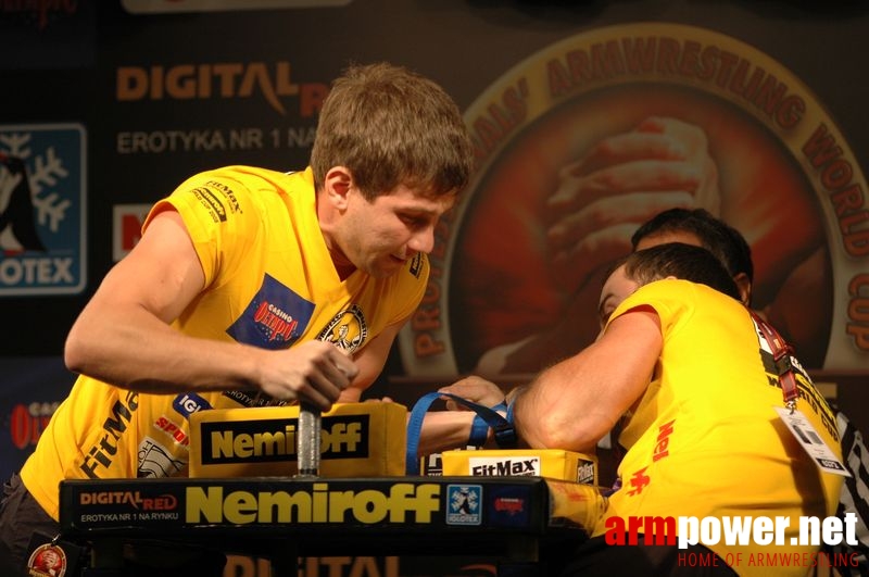 Nemiroff 2008 - Day 1 - Left hand # Siłowanie na ręce # Armwrestling # Armpower.net