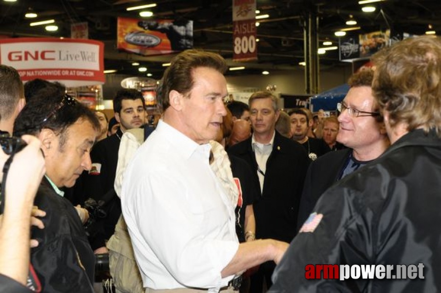 Arnold Classic 2009 - Arnold Schwarzenegger # Armwrestling # Armpower.net