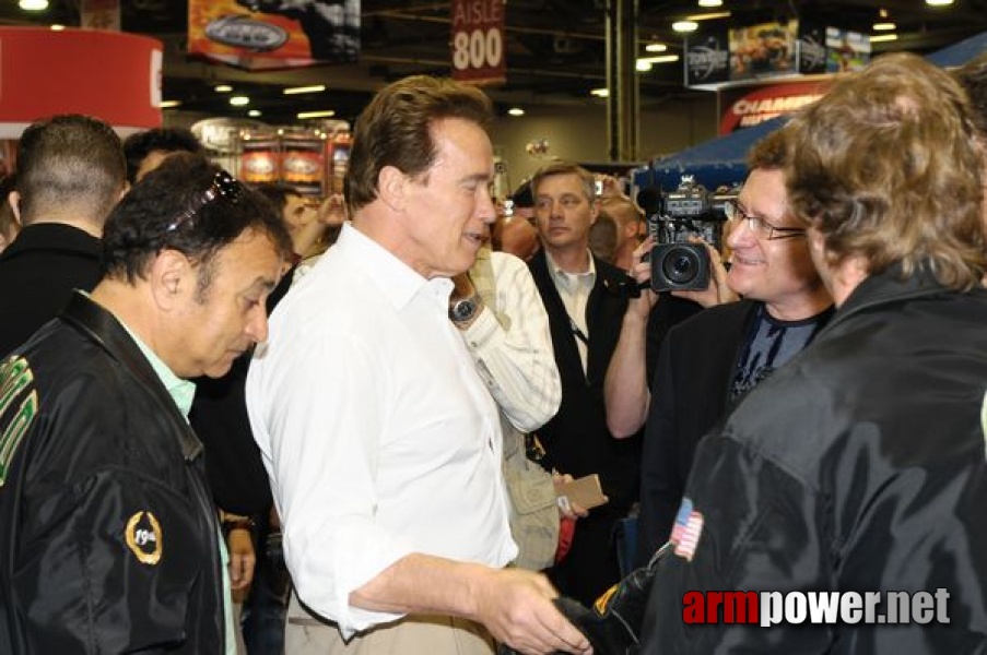 Arnold Classic 2009 - Arnold Schwarzenegger # Siłowanie na ręce # Armwrestling # Armpower.net