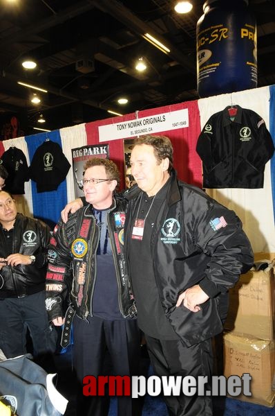 Arnold Classic 2009 - Arnold Schwarzenegger # Armwrestling # Armpower.net