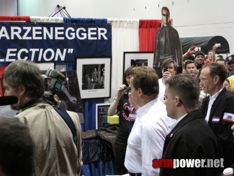 Arnold Classic 2009 - Arnold Schwarzenegger # Armwrestling # Armpower.net