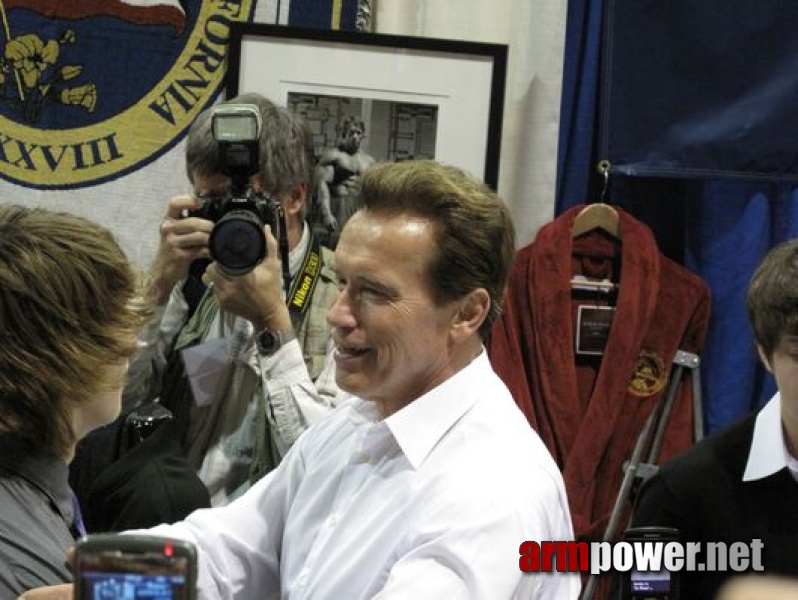 Arnold Classic 2009 - Arnold Schwarzenegger # Armwrestling # Armpower.net