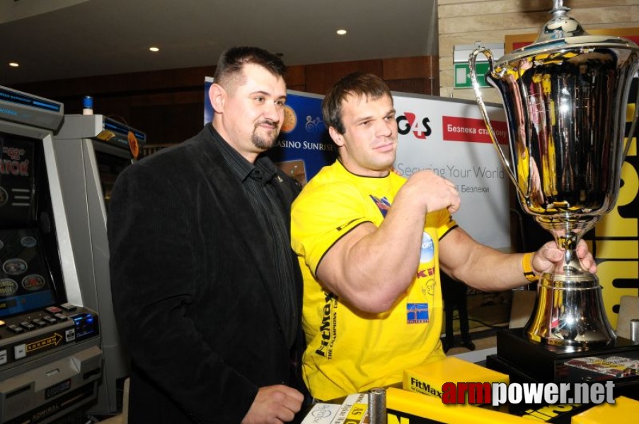 Nemiroff 2009 - Day 1 - Left hand # Siłowanie na ręce # Armwrestling # Armpower.net