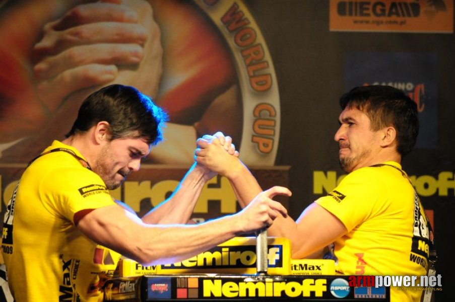 Nemiroff 2009 - Day 1 - Left hand # Siłowanie na ręce # Armwrestling # Armpower.net