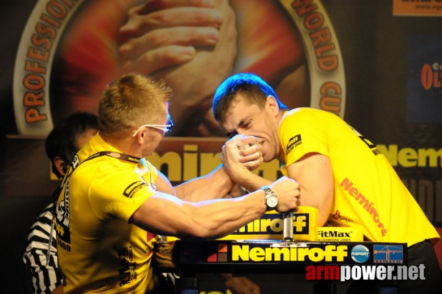 Nemiroff 2009 - Day 1 - Left hand # Siłowanie na ręce # Armwrestling # Armpower.net