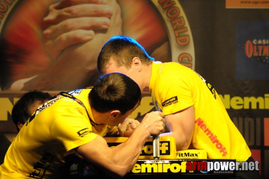 Nemiroff 2009 - Day 1 - Left hand # Siłowanie na ręce # Armwrestling # Armpower.net