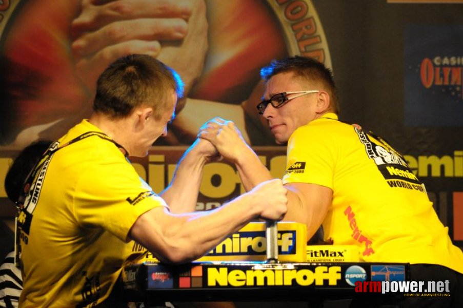 Nemiroff 2009 - Day 1 - Left hand # Siłowanie na ręce # Armwrestling # Armpower.net