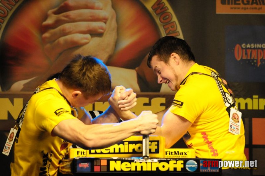 Nemiroff 2009 - Day 1 - Left hand # Siłowanie na ręce # Armwrestling # Armpower.net