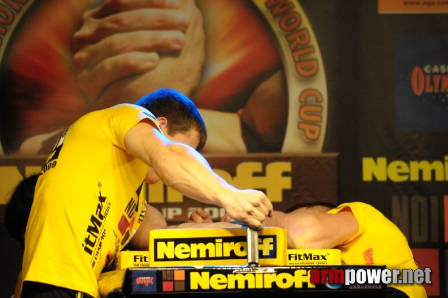 Nemiroff 2009 - Day 1 - Left hand # Siłowanie na ręce # Armwrestling # Armpower.net