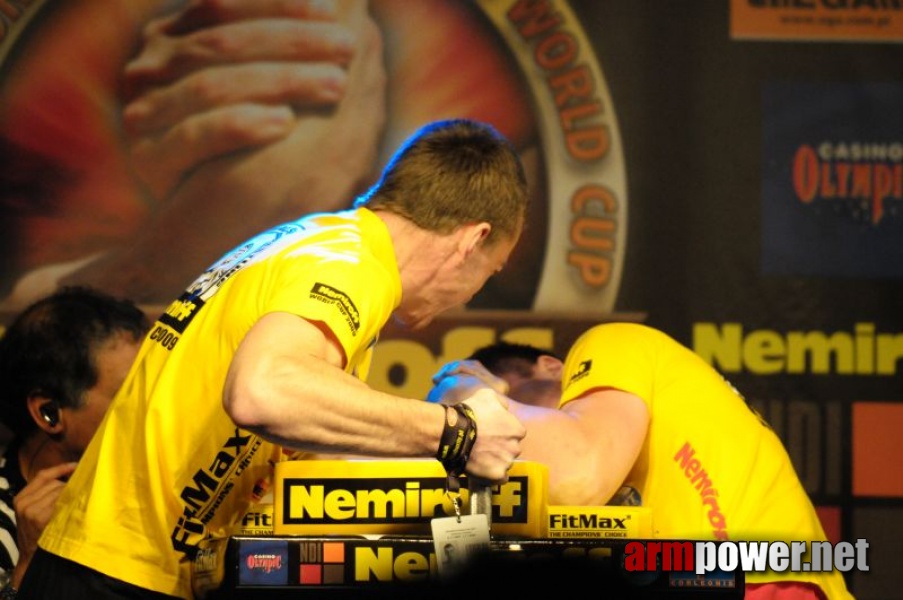 Nemiroff 2009 - Day 1 - Left hand # Siłowanie na ręce # Armwrestling # Armpower.net