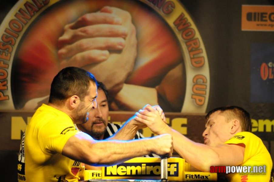 Nemiroff 2009 - Day 1 - Left hand # Siłowanie na ręce # Armwrestling # Armpower.net