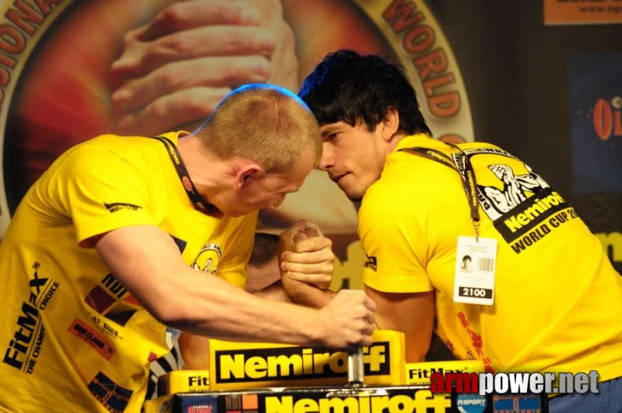 Nemiroff 2009 - Day 1 - Left hand # Siłowanie na ręce # Armwrestling # Armpower.net