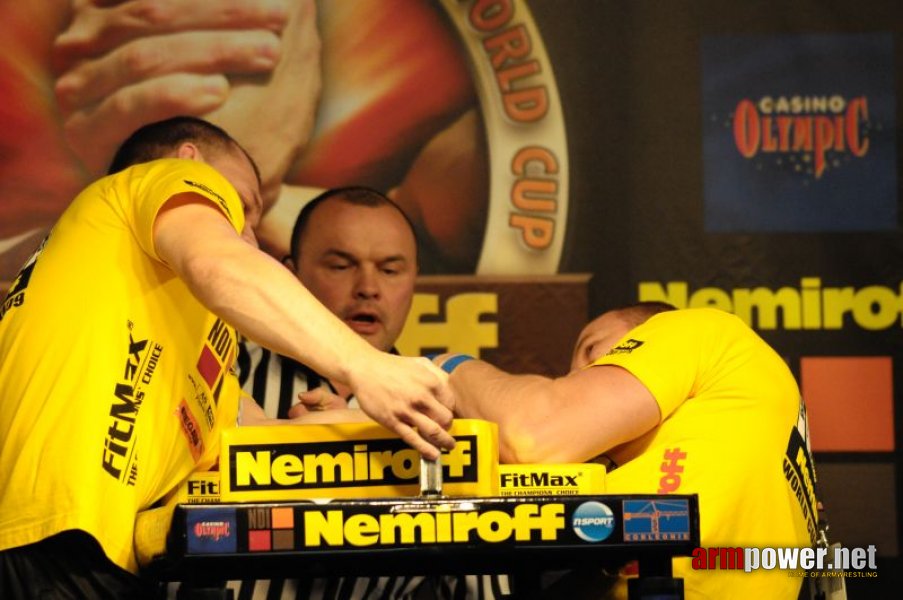 Nemiroff 2009 - Day 1 - Left hand # Siłowanie na ręce # Armwrestling # Armpower.net