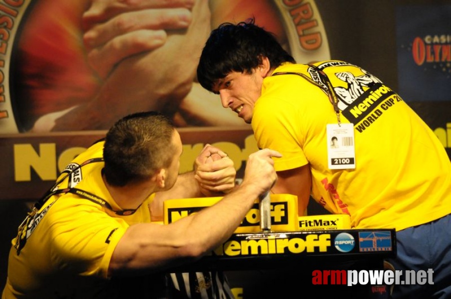 Nemiroff 2009 - Day 1 - Left hand # Siłowanie na ręce # Armwrestling # Armpower.net