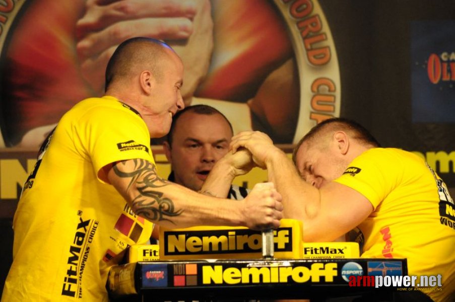 Nemiroff 2009 - Day 1 - Left hand # Siłowanie na ręce # Armwrestling # Armpower.net