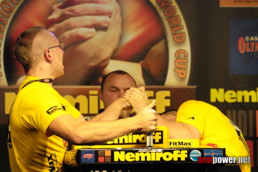 Nemiroff 2009 - Day 1 - Left hand # Siłowanie na ręce # Armwrestling # Armpower.net