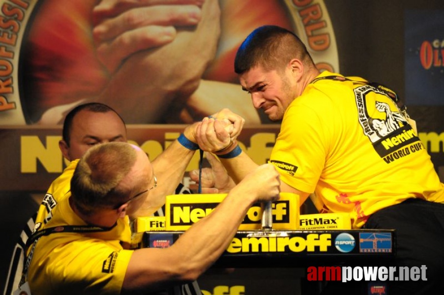 Nemiroff 2009 - Day 1 - Left hand # Siłowanie na ręce # Armwrestling # Armpower.net