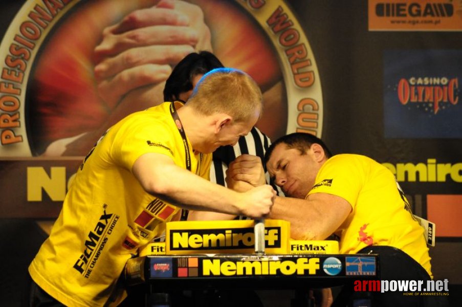 Nemiroff 2009 - Day 1 - Left hand # Siłowanie na ręce # Armwrestling # Armpower.net