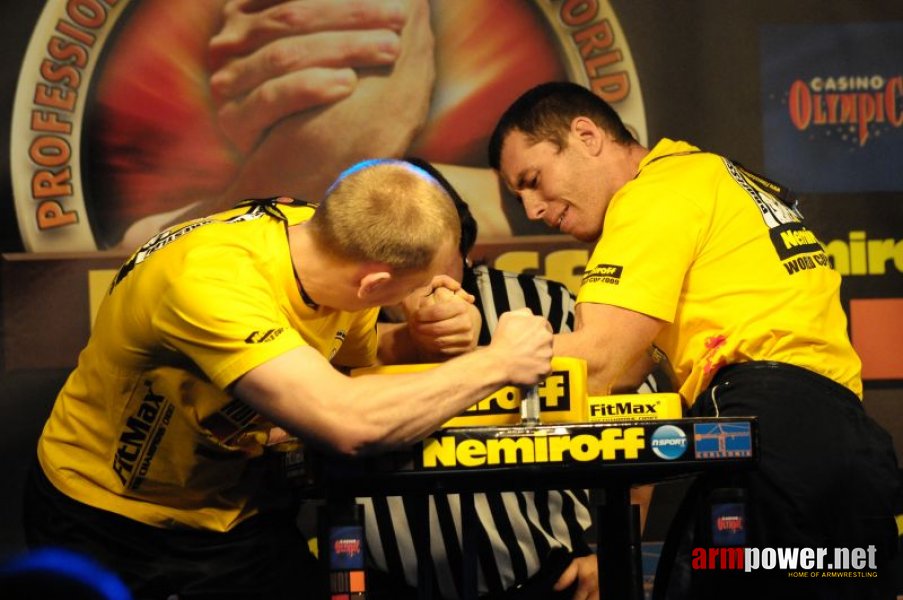 Nemiroff 2009 - Day 1 - Left hand # Siłowanie na ręce # Armwrestling # Armpower.net