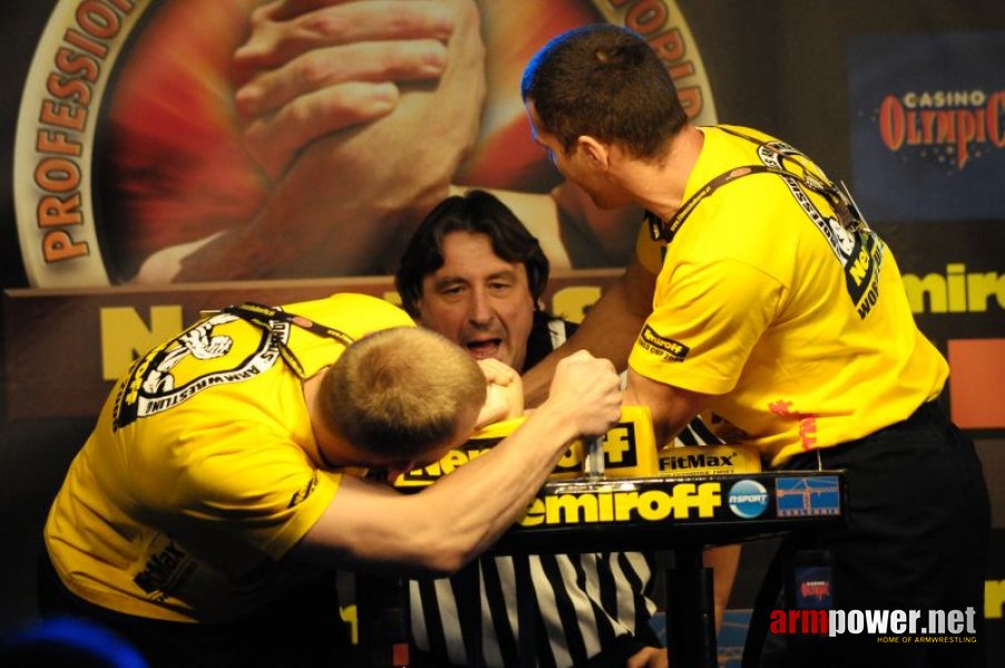 Nemiroff 2009 - Day 1 - Left hand # Siłowanie na ręce # Armwrestling # Armpower.net