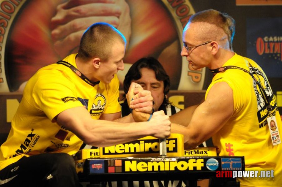 Nemiroff 2009 - Day 1 - Left hand # Siłowanie na ręce # Armwrestling # Armpower.net