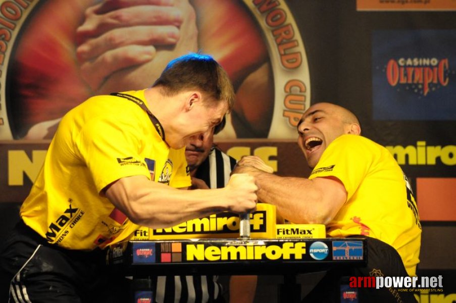 Nemiroff 2009 - Day 1 - Left hand # Siłowanie na ręce # Armwrestling # Armpower.net