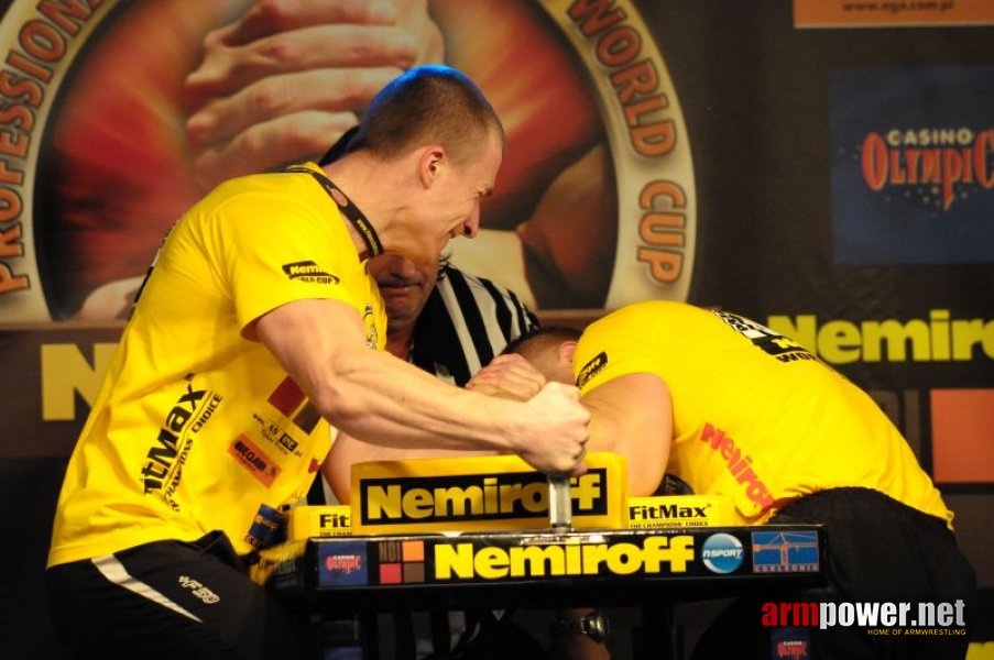 Nemiroff 2009 - Day 1 - Left hand # Siłowanie na ręce # Armwrestling # Armpower.net