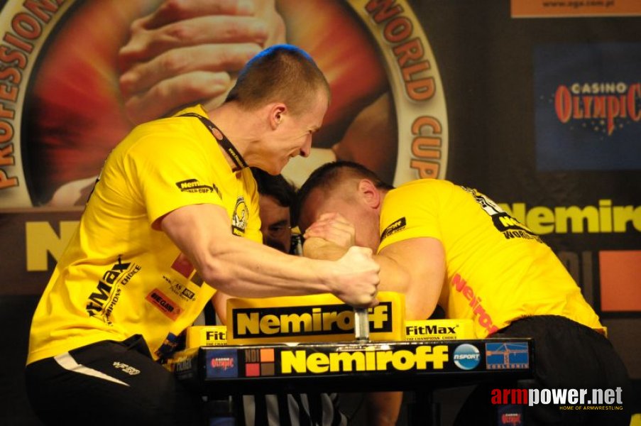 Nemiroff 2009 - Day 1 - Left hand # Siłowanie na ręce # Armwrestling # Armpower.net