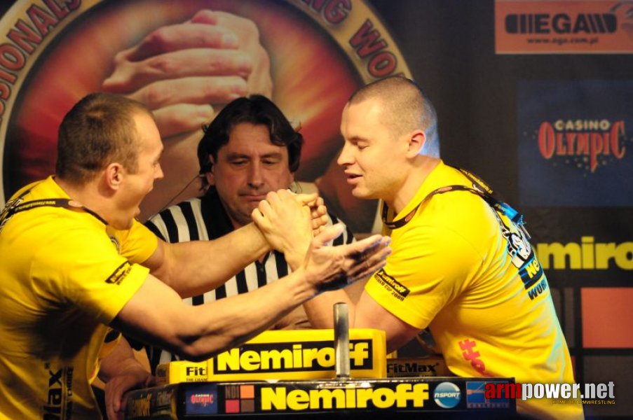 Nemiroff 2009 - Day 1 - Left hand # Siłowanie na ręce # Armwrestling # Armpower.net