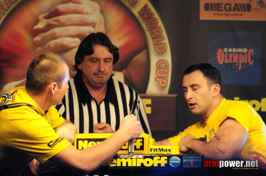 Nemiroff 2009 - Day 1 - Left hand # Siłowanie na ręce # Armwrestling # Armpower.net