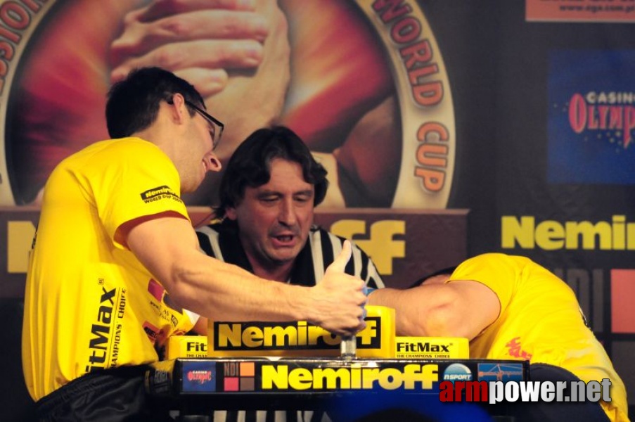 Nemiroff 2009 - Day 1 - Left hand # Siłowanie na ręce # Armwrestling # Armpower.net