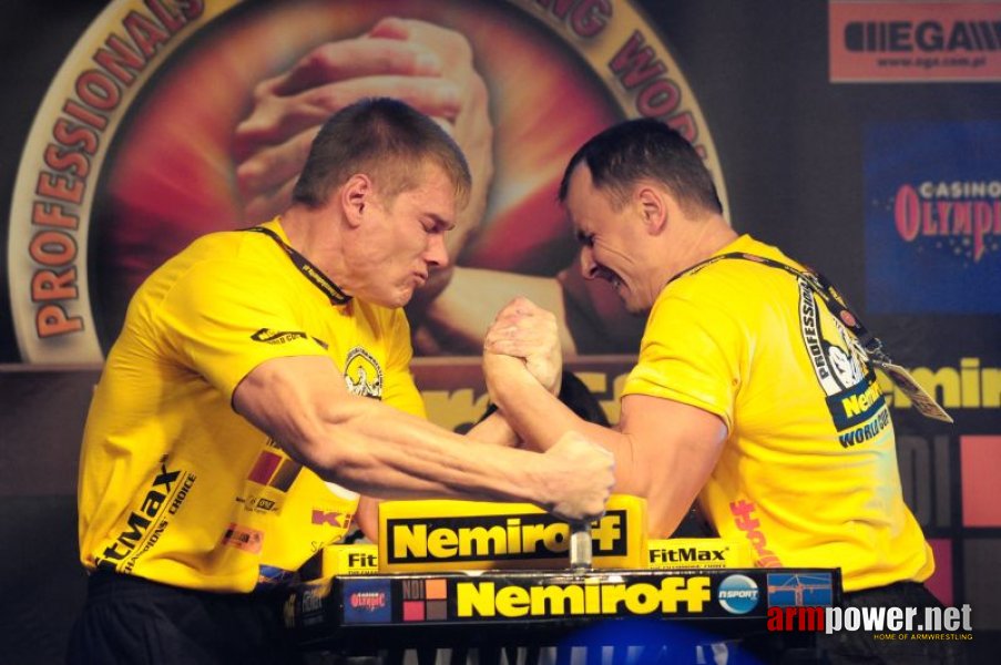 Nemiroff 2009 - Day 1 - Left hand # Siłowanie na ręce # Armwrestling # Armpower.net