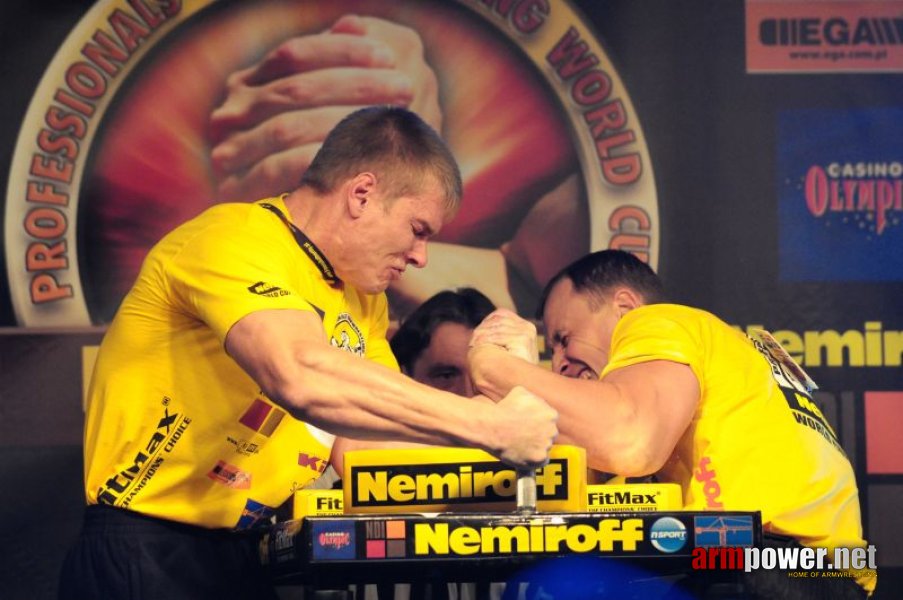 Nemiroff 2009 - Day 1 - Left hand # Siłowanie na ręce # Armwrestling # Armpower.net