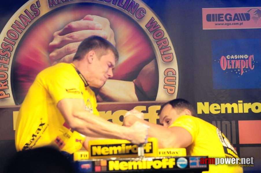 Nemiroff 2009 - Day 1 - Left hand # Siłowanie na ręce # Armwrestling # Armpower.net