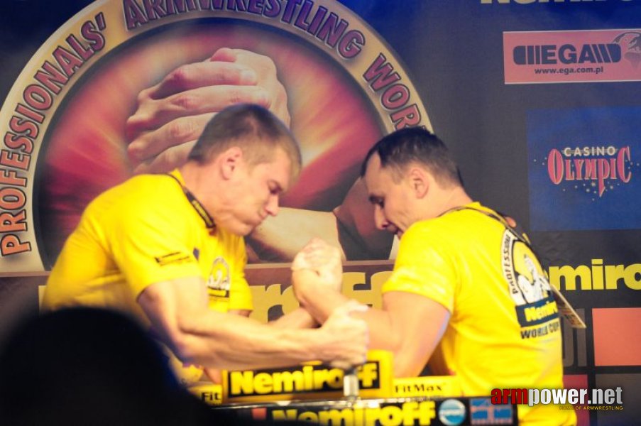 Nemiroff 2009 - Day 1 - Left hand # Siłowanie na ręce # Armwrestling # Armpower.net