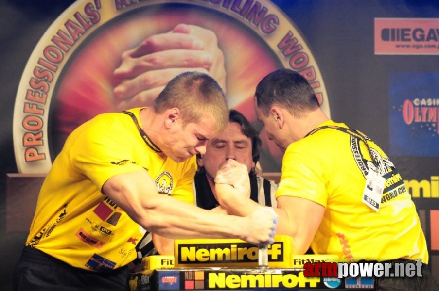 Nemiroff 2009 - Day 1 - Left hand # Siłowanie na ręce # Armwrestling # Armpower.net