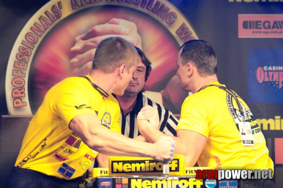 Nemiroff 2009 - Day 1 - Left hand # Siłowanie na ręce # Armwrestling # Armpower.net