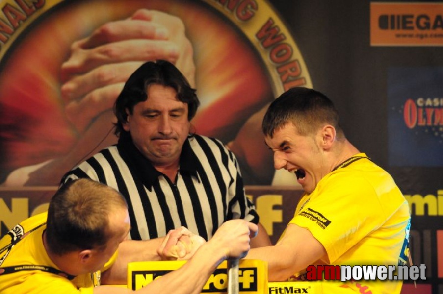 Nemiroff 2009 - Day 1 - Left hand # Siłowanie na ręce # Armwrestling # Armpower.net