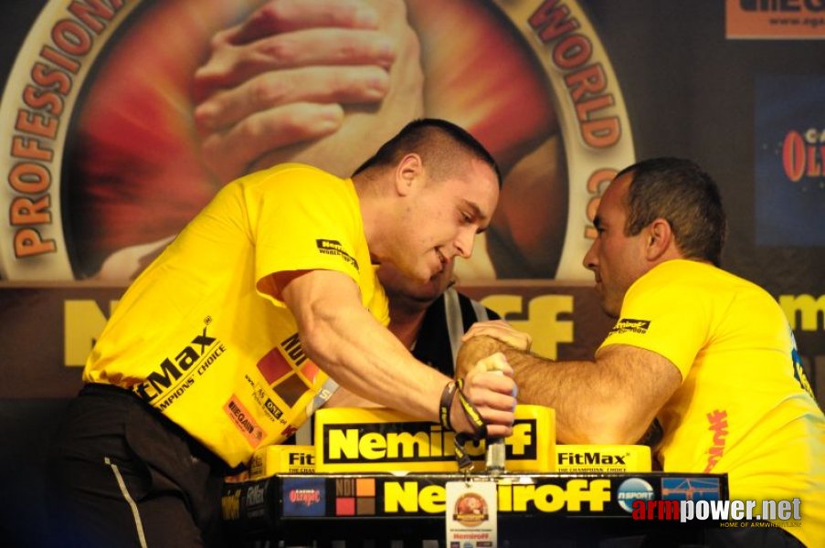 Nemiroff 2009 - Day 1 - Left hand # Siłowanie na ręce # Armwrestling # Armpower.net