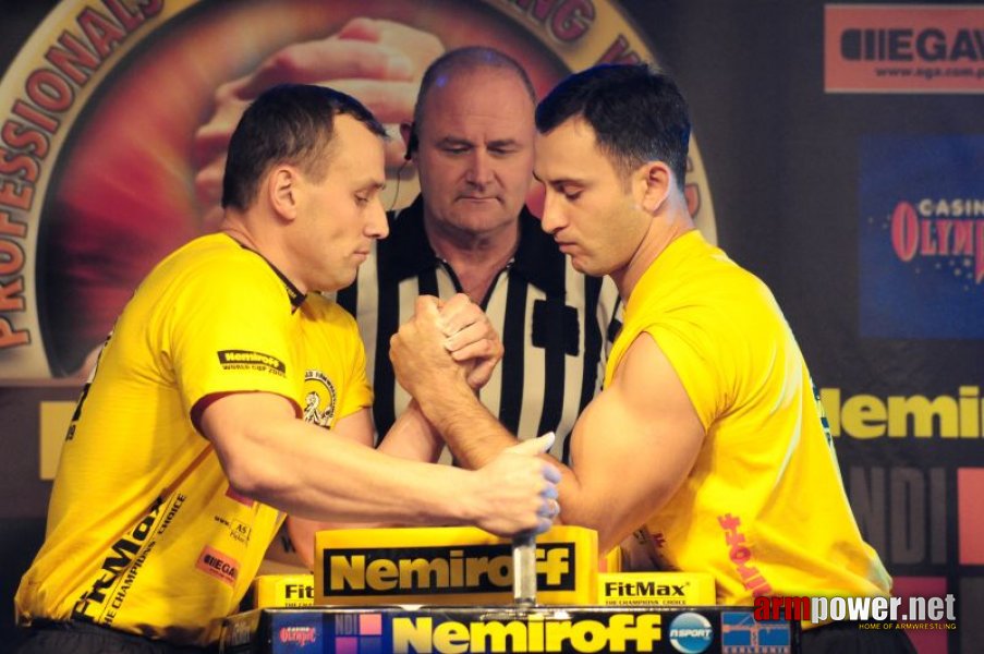 Nemiroff 2009 - Day 1 - Left hand # Siłowanie na ręce # Armwrestling # Armpower.net