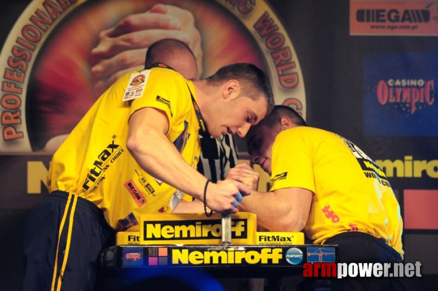 Nemiroff 2009 - Day 1 - Left hand # Siłowanie na ręce # Armwrestling # Armpower.net