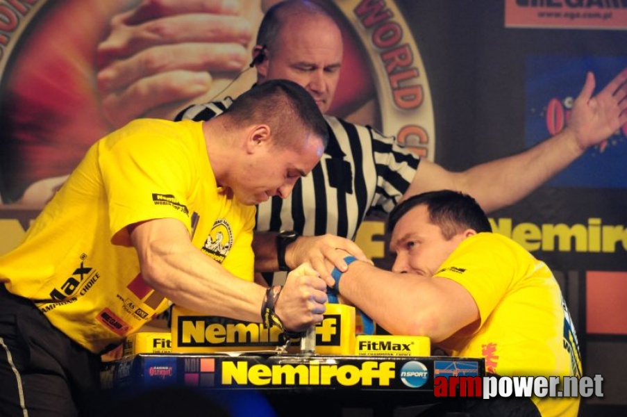 Nemiroff 2009 - Day 1 - Left hand # Siłowanie na ręce # Armwrestling # Armpower.net