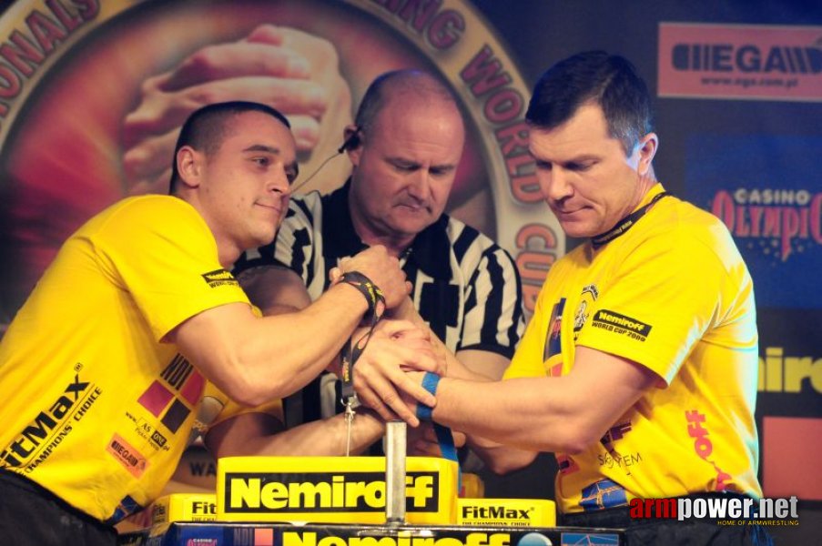 Nemiroff 2009 - Day 1 - Left hand # Siłowanie na ręce # Armwrestling # Armpower.net