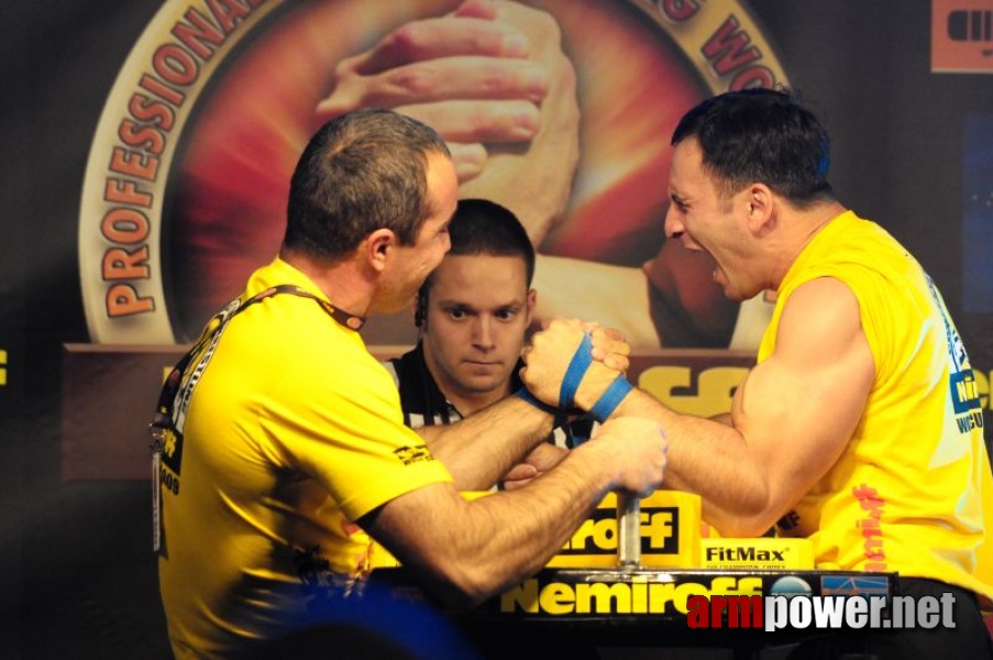 Nemiroff 2009 - Day 1 - Left hand # Siłowanie na ręce # Armwrestling # Armpower.net