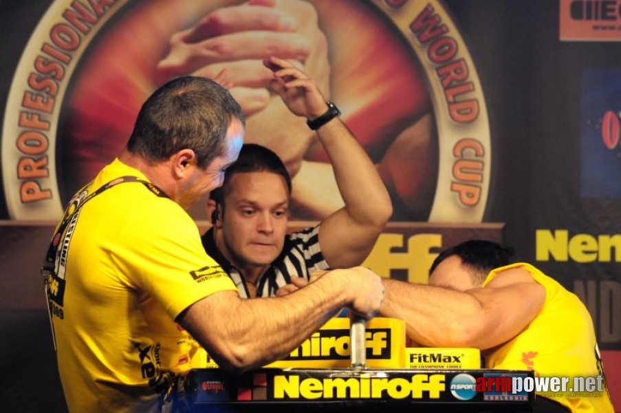 Nemiroff 2009 - Day 1 - Left hand # Siłowanie na ręce # Armwrestling # Armpower.net