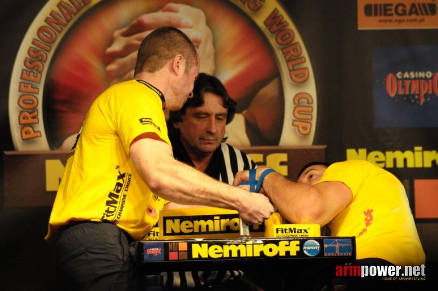 Nemiroff 2009 - Day 1 - Left hand # Siłowanie na ręce # Armwrestling # Armpower.net