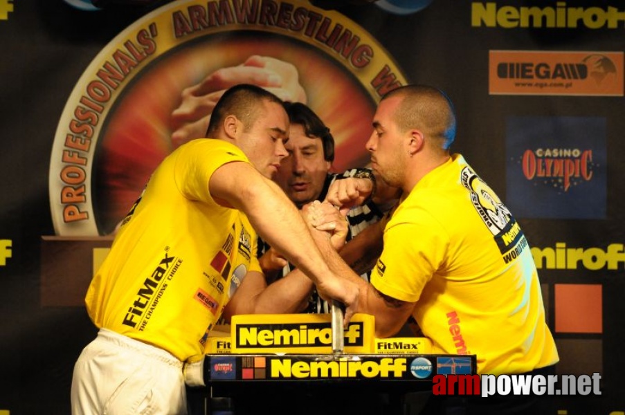 Nemiroff 2009 - Day 1 - Left hand # Siłowanie na ręce # Armwrestling # Armpower.net